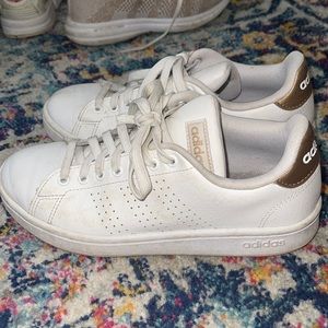 Lightly worn white adidas - size 6